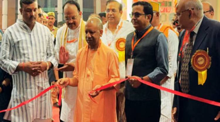 भदोही में मुख्यमंत्री योगी ने किया चौथे अंतरराष्ट्रीय कालीन मेले का उद्घाटन, बोले– “कालीन उद्योग बनेगा प्रदेश की ताकत”