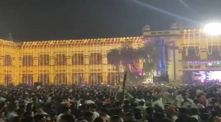 काशी हिंदू विश्वविद्यालय में दीपों की झिलमिलाहट, गायन, वादन, नृत्य की हुई प्रस्तुति...जमकर हुई आतिशबाजी