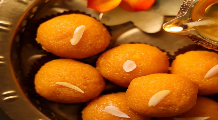 धनतेरस पर घर पर बनाएं शुभ मोतीचूर के लड्डू, बढ़ाएं त्योहार की मिठास