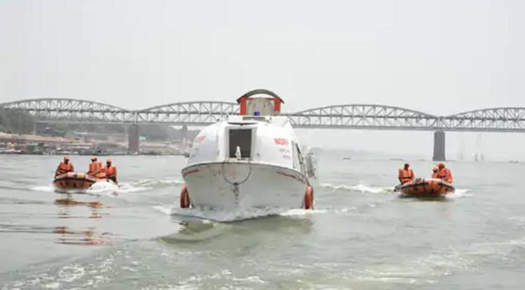 वाराणसी में छठ महापर्व की तैयारियाँ तेज़, एनडीआरएफ की टीमें गंगा घाटों पर तैनात