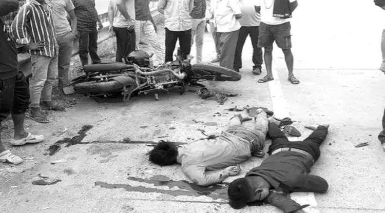 वाराणसी: नेशनल हाई-वे 19 पर बाइक हादसे में दो की मौत, एक गंभीर घायल, वाराणसी घूमकर जा रहे थे मिर्जापुर