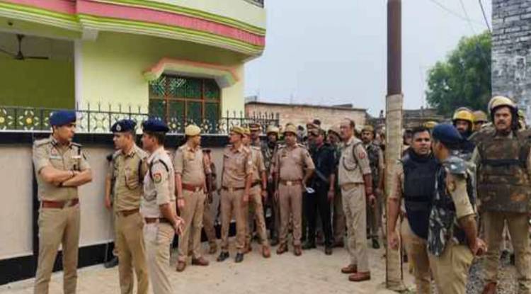 प्रयागराज में रोडवेज चालक की निर्मम हत्या, पुलिसकर्मी निलंबित, आरोपियों पर इनाम घोषित