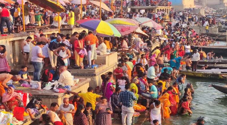 गंगा घाटों-सरोवरों पर उमड़ा श्रद्धा का मेला
