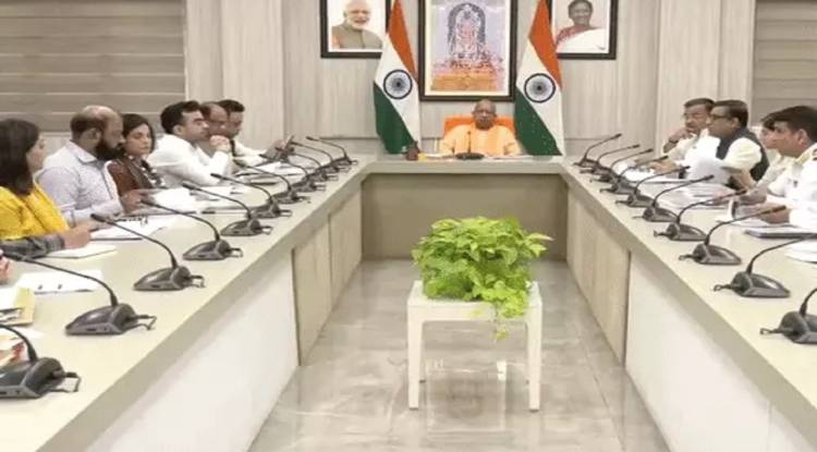 देव दीपावली पर काशी होगी रोशन: तैयारियों की समीक्षा, योगी ने दिए सख्त निर्देश, बोले- घाटों की ड्रोन से करें निगरानी 