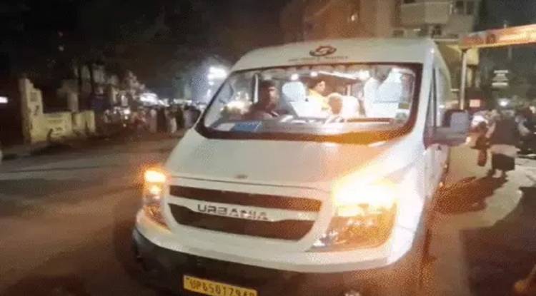 वाराणसी में NRI पर्यटकों से मारपीट, नमो घाट पर पार्किंग कर्मियों का हमला; पुलिस पर लीपापोती का आरोप