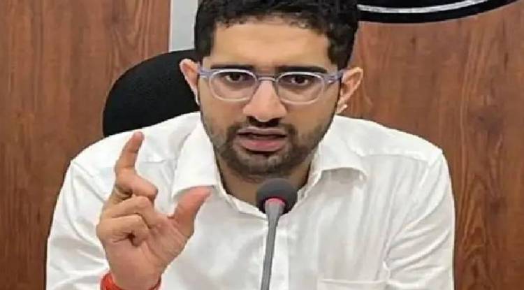 वाराणसी में नए नगर आयुक्त बने IAS हिमांशु नागपाल, बाबा विश्वनाथ के दर्शन के बाद संभाला कार्यभार