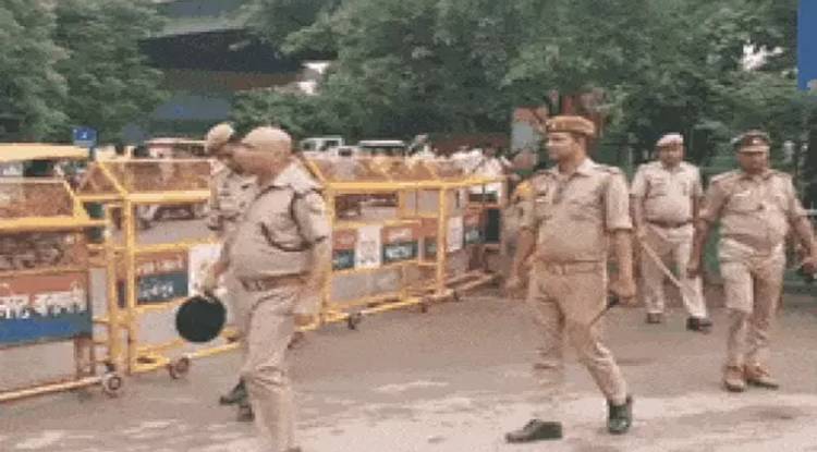 देव दीपावली पर वाराणसी में सख्त ट्रैफिक प्लान, 5 नवंबर को घाटों की ओर वाहनों पर पूर्ण प्रतिबंध