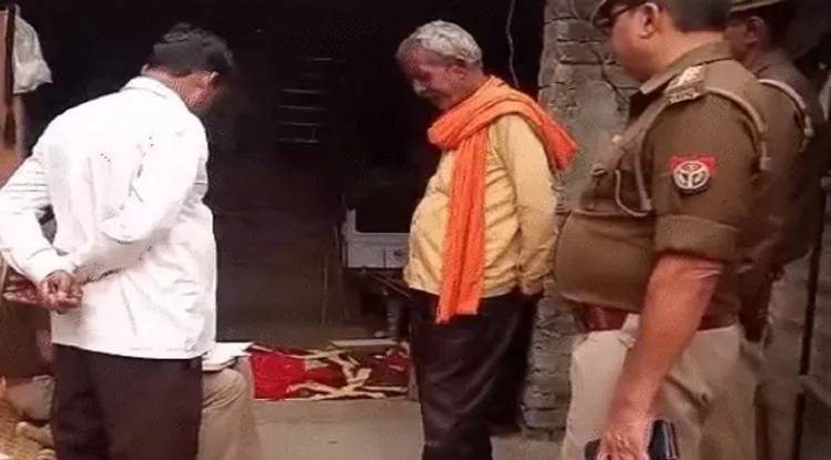   प्रेमिका से बात करते देखा तो पिता का फूटा गुस्सा: शाहजहांपुर में किशोरी की पीट-पीटकर हत्या, आरोपी फरार