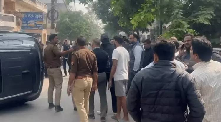 प्रयागराज में बेकाबू कार का कहर: काम पर जा रहीं विमला देवी की जान गई, ड्राइवर हिरासत में