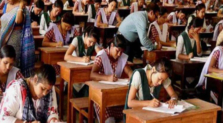 UP Board 2025-26 : हाईस्कूल और इंटर की परीक्षाओं की तैयारियाँ जोरों पर, 90 हजार से अधिक छात्र होंगे शामिल