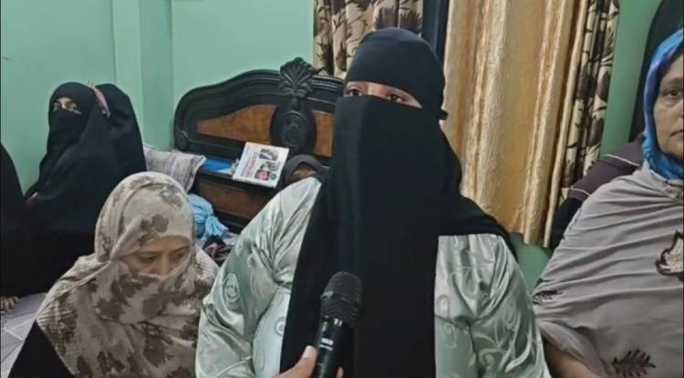 वाराणसी: दालमंडी चौड़ीकरण पर मुस्लिम महिलाओं का विरोध, बुलडोजर के सामने धरने का ऐलान 