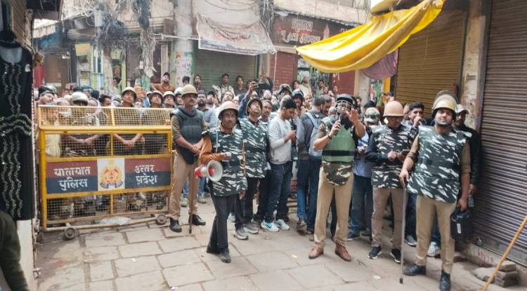 दालमंडी में हड़कंप: 187 मकानों पर बुलडोजर, व्यापारियों का विरोध बेअसर