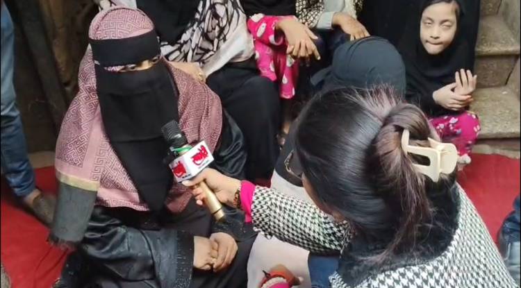 दालमंडी चौड़ीकरण पर बढ़ा विवाद: ध्वस्तीकरण के विरोध में महिलाएँ सड़क पर, बाज़ार बंद