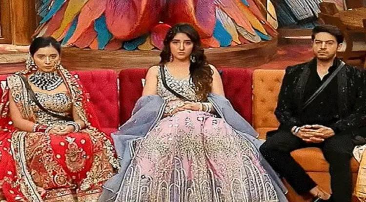  Bigg Boss 19 : अशनूर कौर नियम तोड़ने पर एविक्ट, शहबाज बदेशा कम वोट से बाहर; घर में बचे सिर्फ 5 सदस्य