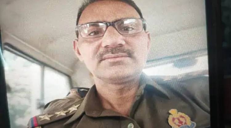 ई-रिक्शा छोड़ने के लिए 3000 की घूस लेते ट्रैफिक इंस्पेक्टर लाइन हाजिर