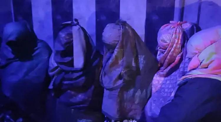 भाजपा नेत्री के फ्लैट में सेक्स रैकेट का भंडाफोड़, 9 लड़कियां और 4 युवक गिरफ्तार