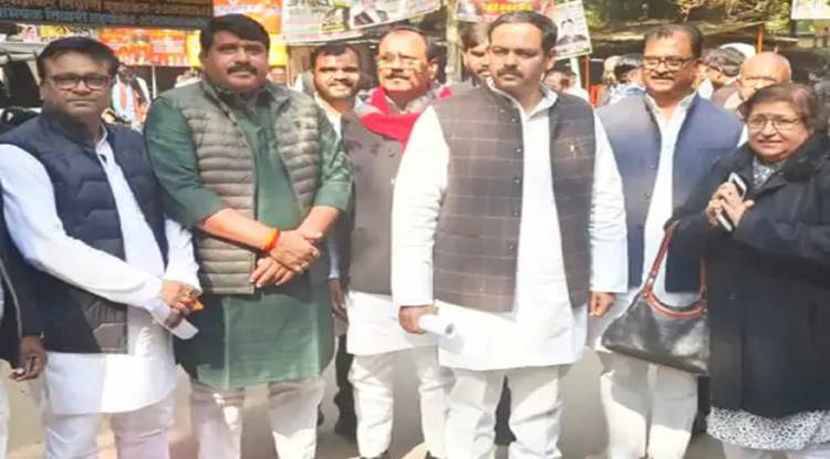 वाराणसी: एमएलसी आशुतोष सिन्हा और परिवार के नाम मतदाता सूची से गायब