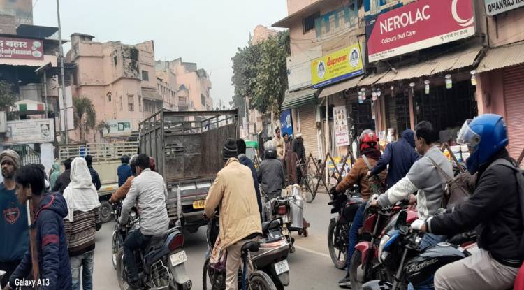 टाउनहाल व बेनिया की  पार्किंग के चलते रोजाना हो रहा जाम