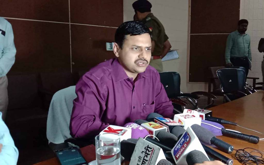 वाराणसी: 4 मई से खुलेंगे ऑफिस-दुकान, जानिए डीएम के गाइडलाइन में किन-किन क्षेत्रों में मिली है राहत