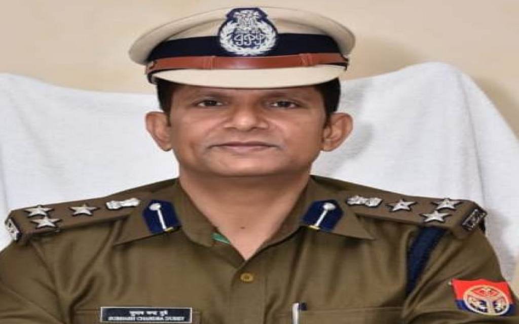 इंटरनेट मीडीया के लुटेरों के हौसले बुलंद, आजमगढ़ के डीआईजी को बनाया निशाना