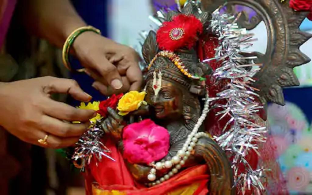 सोमवती अमावस्या पर लोगों ने लगायी आस्था की डुबकी