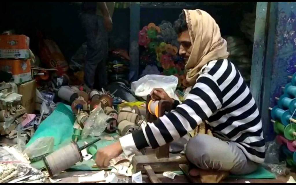 मकर संक्रांति पर्व के अवसर पर पतंग बाज़ार पर कोरोना की मार