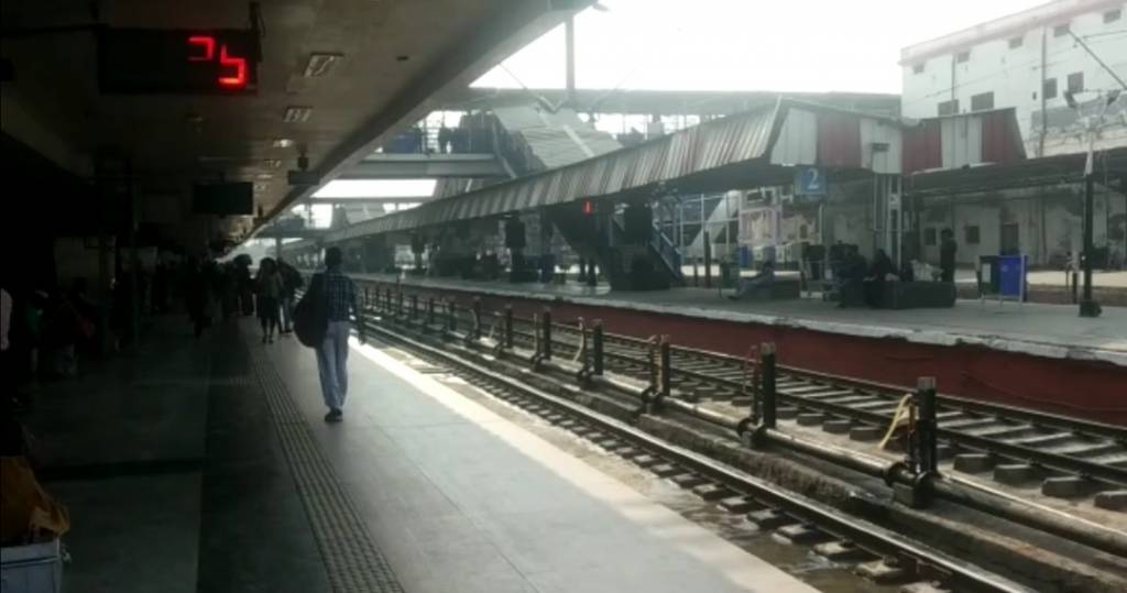 वर्दीधारी आरपीएफ महिला सिपाही के साथ राजधानी एक्सप्रेस में छेड़खानी