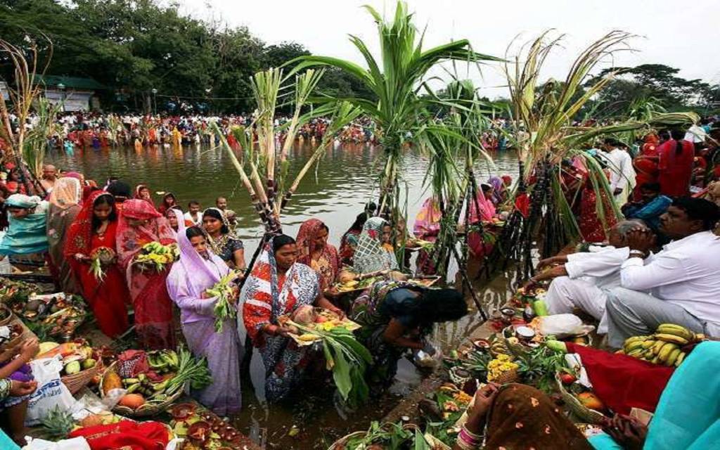 Chhath Puja 2021:आज डूबते सूर्य को दिया जायेगा अर्घ्य,वाराणसी में घाट पर जुटेंगी व्रती महिलाएं