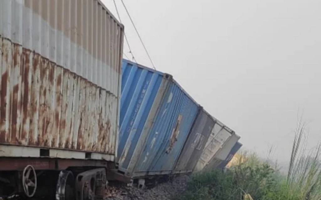 चंदौली: रेल रूट मालगाड़ी के आठ वैगन हुए बेपटरी, डाउन लाइन में परिचालन बाधित