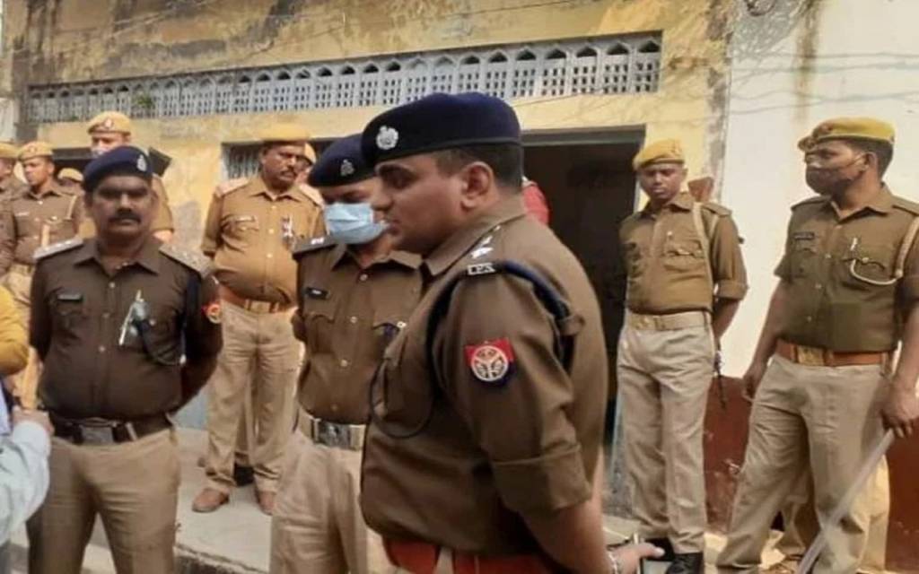गंभीर हालत में बरामद हुई युवती, दुष्कर्म की आशंका
