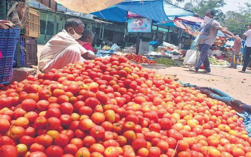 थाली से गायब हुआ टमाटर, हरी सब्जियां भी हुई महंगी