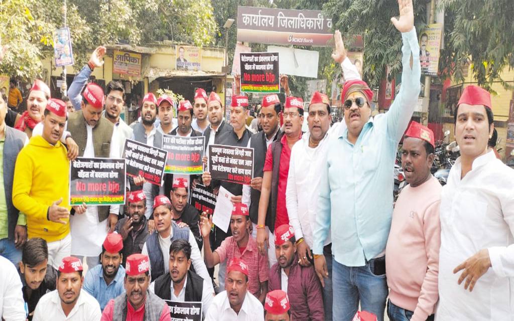 टीईटी परीक्षा निरस्त किये जाने के खिलाफ राज्यपाल के नाम सौंपा ज्ञापन