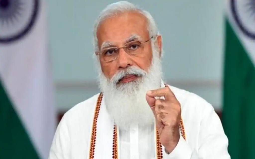 मुख्यमंत्रियों के साथ बैठक के बाद पहुंचे स्वर्वेद महामंदिर धाम, तीन लाख अनुयायियो को किया संबोधित