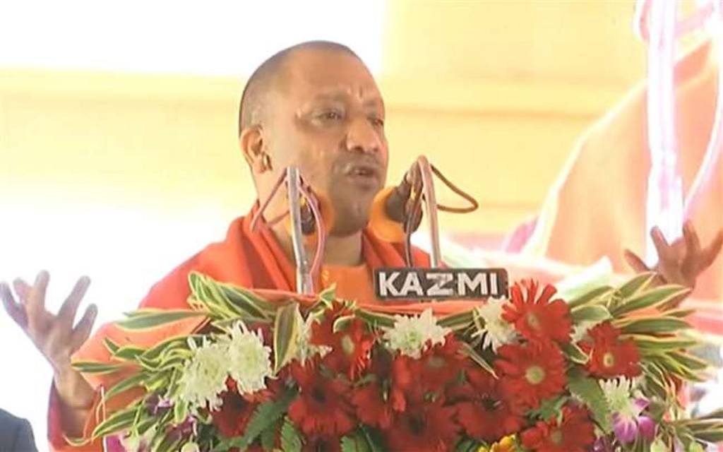 सीएम योगी ने 1500 करोड़ की परियोजनाओं का जौनपुर में किया लोकार्पण, सीएम बोले; पिछली सरकार खजाने में डकैती डालने का करती है काम