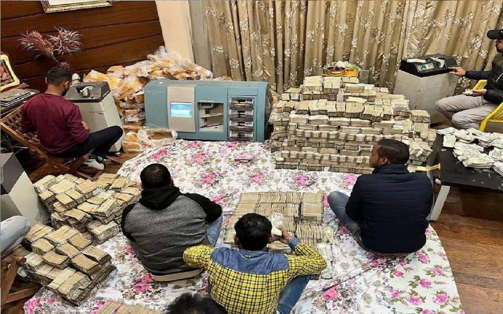 समाजवादी इत्र कारोबारी के घर से मिले 150 करोड़ रुपये, जीएसटी इंटेलिजेंस टीम ने मारा छापा