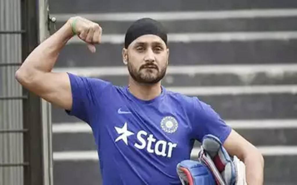 Harbhajan Singh Retirement: दिग्गज गेंदबाज हरभजन सिंह ने अंतरराष्ट्रीय क्रिकेट से लिया संन्यास