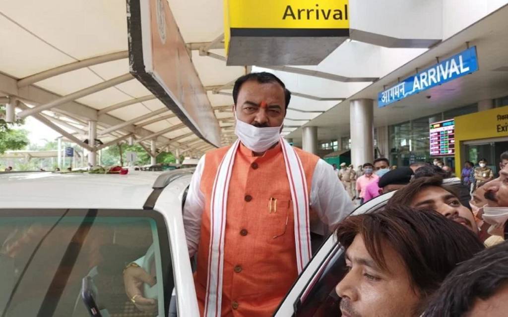 वाराणसी: उप मुख्यमंत्री ने बाबा विश्वनाथ के किए दर्शन, कहा विपक्ष को हर काम अपना बताने की मानसिक बीमारी है