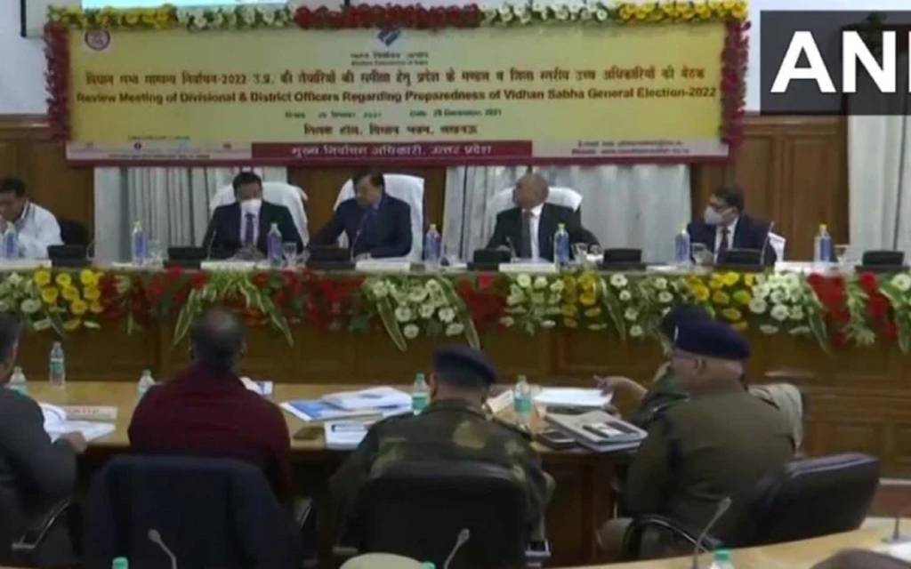आयोग की मंडल व जिलास्तरीय अफसरों संग की बैठक, यूपी चुनाव की तैयारियों का लिया जायजा