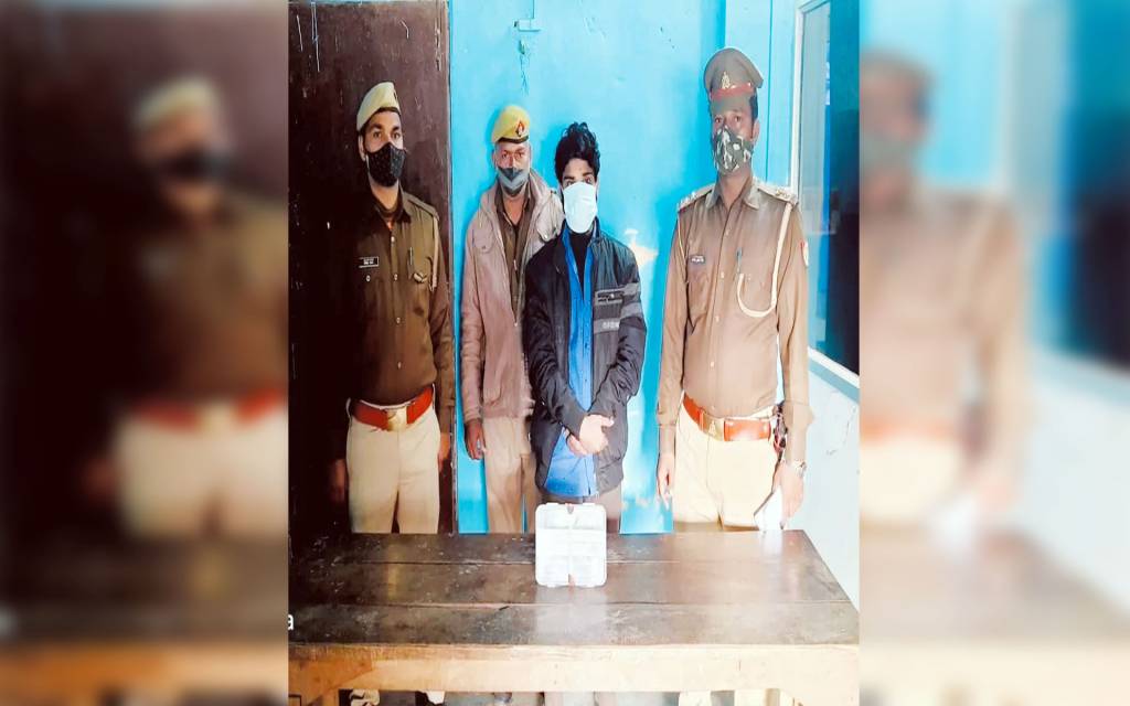 बुर्का पहनकर युवती के घर में घुस गया युवक, गिरफ्तार