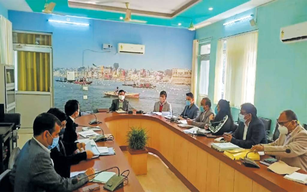 जिला निर्वाचन अधिकारी ने की चुनाव तैयारियों की समीक्षा बैठक
