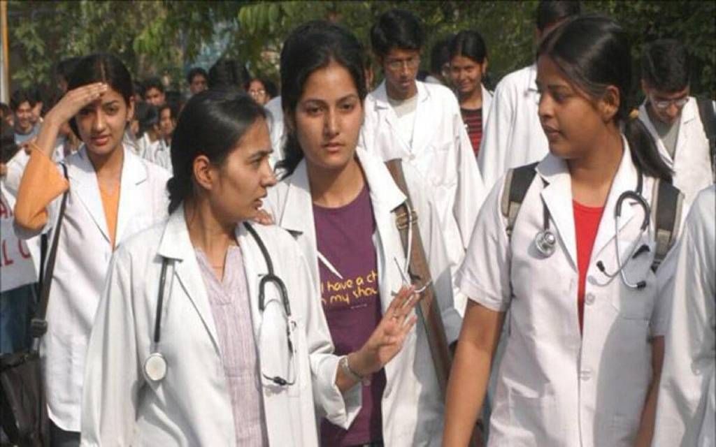 NEET PG 2022 परीक्षा 6-8 हफ्ते के लिए टला एग्जाम,12 मार्च को होना था एग्जाम