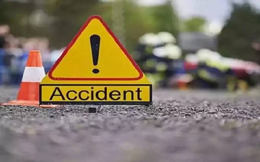 मथुरा में भीषण सड़क हादसे : यमुना एक्सप्रेस-वे पर तीन वाहनों की टक्कर, नंदगांव में ट्रक ने महिला को कुचला
