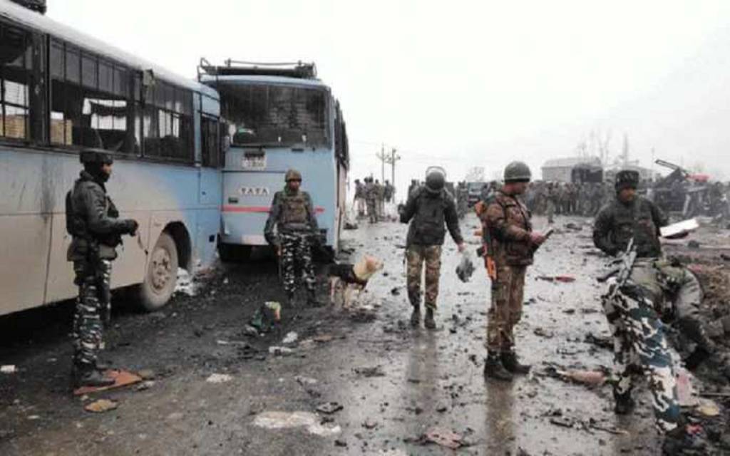 3 years of Phulwama Attack: पुलवामा में आतंकी हमले में शहीद हुए CRPF के 40 जवानों को देश कर रहा नमन