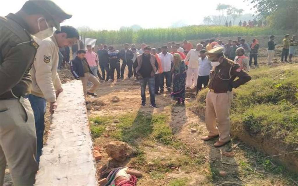 वाराणसी में महिला की सिर कूचकर हत्या, गांव में फैली सनसनी