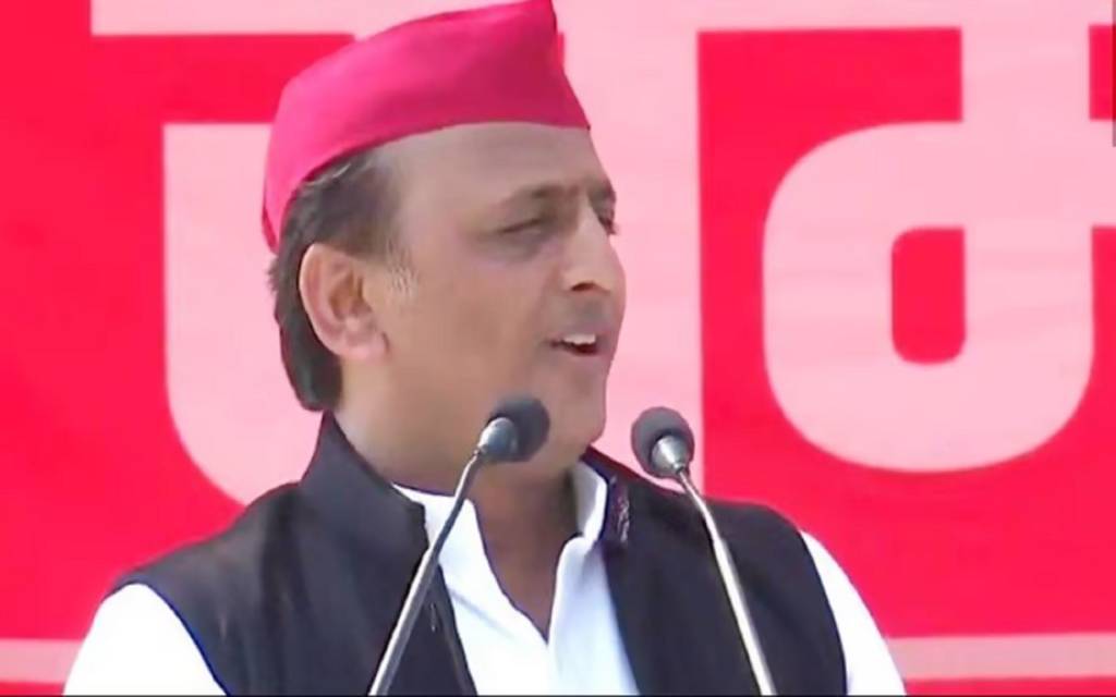 भाजपा सांसद तेजस्वी ने की आगरा-लखनऊ एक्सप्रेस-वे के पढ़े कसीदे, अखिलेश बोले- 'अनुपयोगी' जी ने नहीं, हमने बनवाया