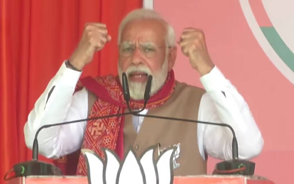 मिर्जापुर में बोले पीएम नरेन्‍द्र मोदी, काली स्याही से भरा परिवारवादियों का इतिहास