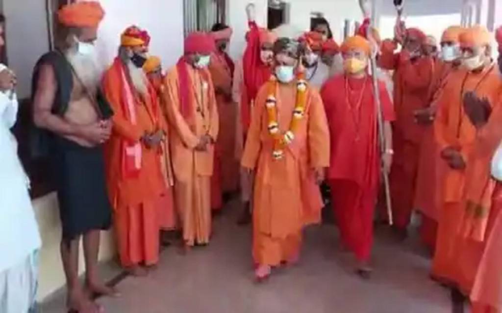 योगी की शपथ से पहले 27000 मंदिरों में होगी पूजा, पीएम  के साथ 12 मुख्यमंत्री और पांच डिप्टी सीएम भी बनेंगे साक्षी