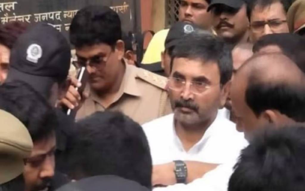 एमएलसी चुनाव में बृजेश सिंह ने वापस लिया पर्चा, पत्नी अन्नपूर्णा सिंह मैदान में डटीं