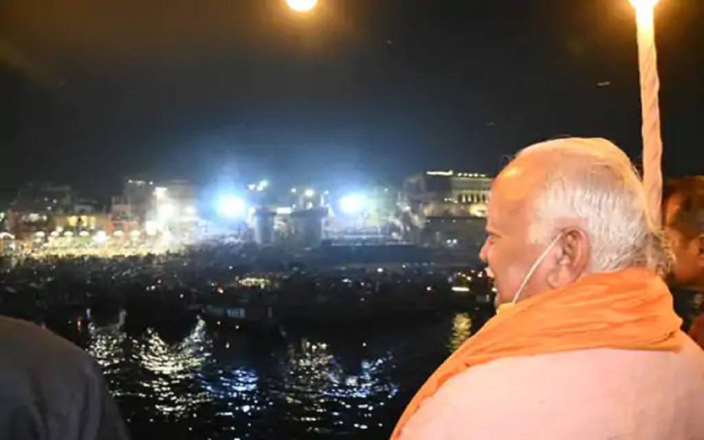 मोहन भागवत ने क्रूज पर सवार होकर देखी गंगा आरती, काशी विश्वनाथ धाम की भव्यता को भी निहारा