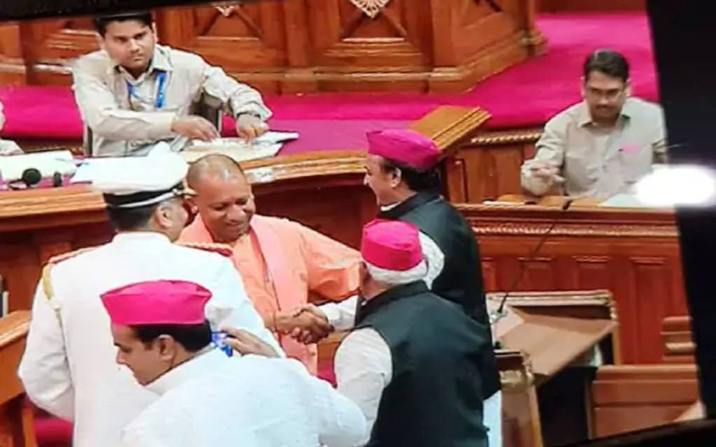सीएम योगी और अखिलेश यादव ने पहली बार ली विधायक पद की शपथ